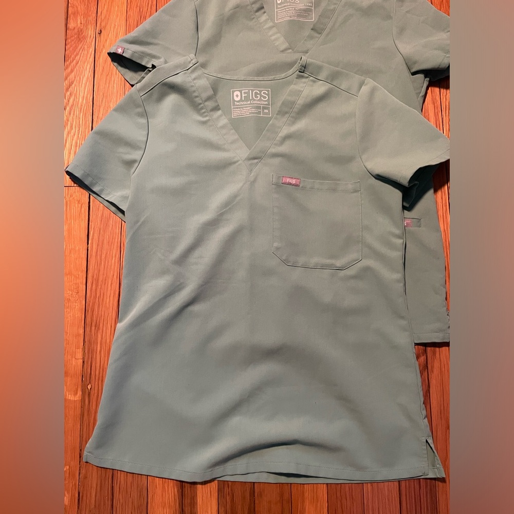 Figs Scrub Top Bundle - Picture 4 of 8